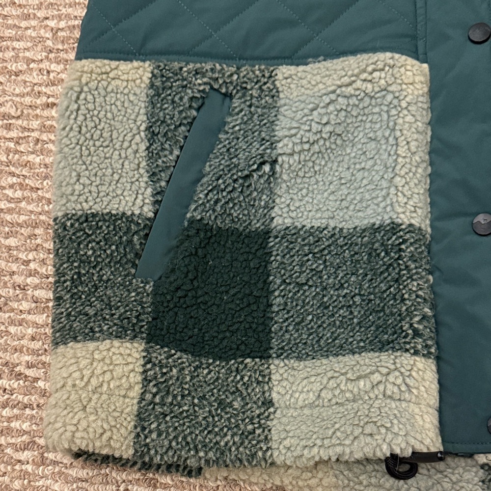 New Kavu Luna Peak Vest - women's large - plaid green hooded winter travel NWT - Picture 5 of 13